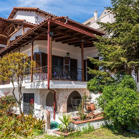 Rustic Cat - Sleeps 8 - Free Parking