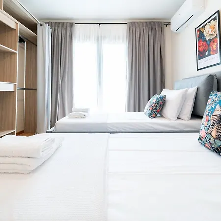 Rustic Cat - Sleeps 8 - Free Parking Kavala
