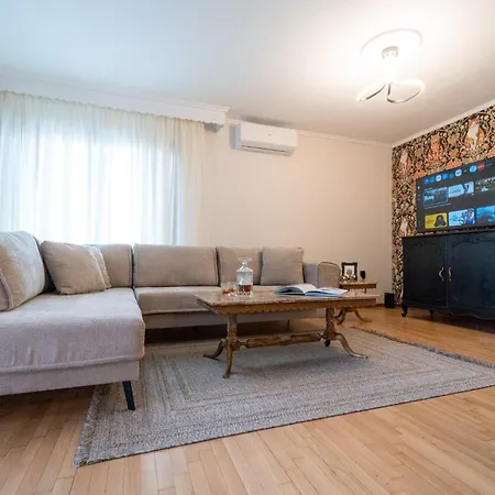 Rustic Cat - Sleeps 8 - Free Parking * Kavala