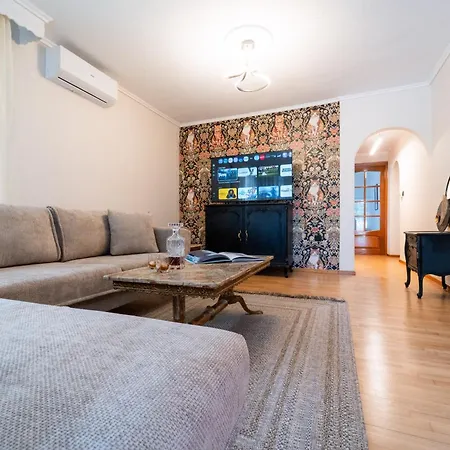 Rustic Cat - Sleeps 8 - Free Parking * Kavala