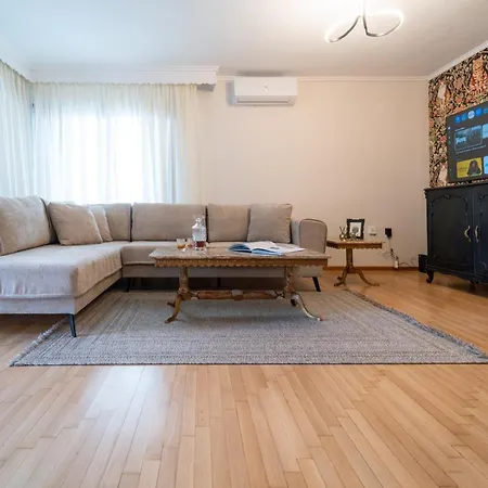 Rustic Cat - Sleeps 8 - Free Parking