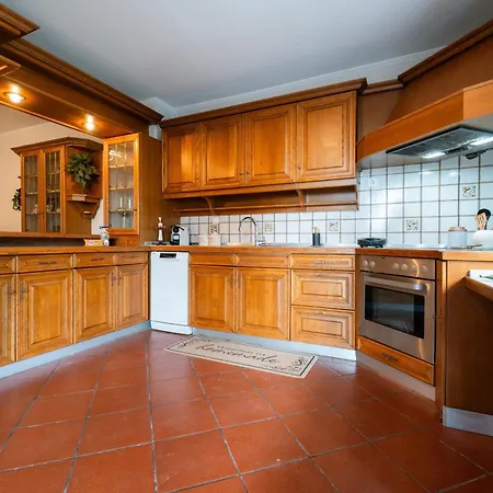 Rustic Cat - Sleeps 8 - Free Parking