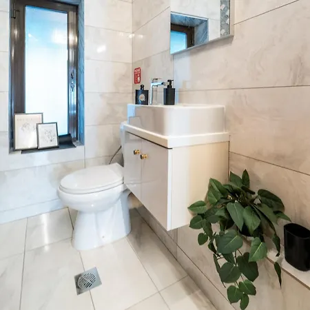 Rustic Cat - Sleeps 8 - Free Parking *