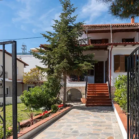 Apartment Rustic Cat - Sleeps 8 - Free Parking Kavala